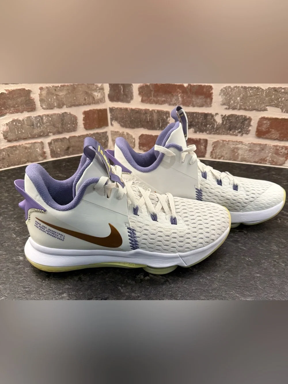 Men’s Nike Lebron Witness 5 CQ9380-102 Basketball Shoes, Size 12